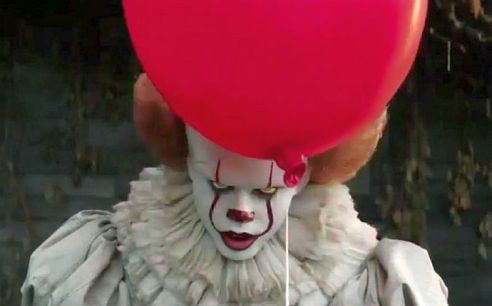 Bill Sarsgard returns as Pennywise in It Chapter 2