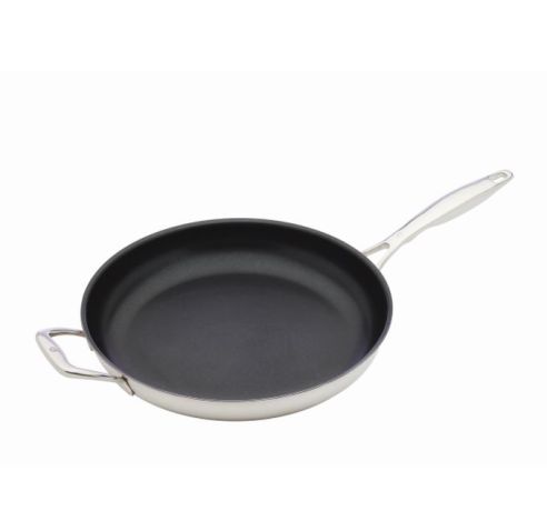 17. Swiss Diamond Pan